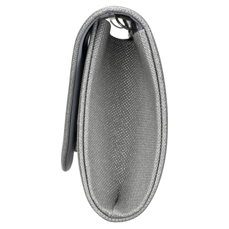 Brokatowa kopertówka damska wykonana z tkaniny syntetycznej w srebrnym kolorze - Rovicky