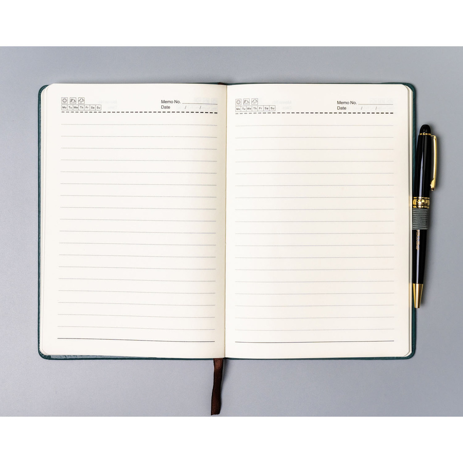 Zielony notes w twardej oprawie formacie A5 zadrukowany w linie, wyposażony w pętelkę na długopis - Peterson