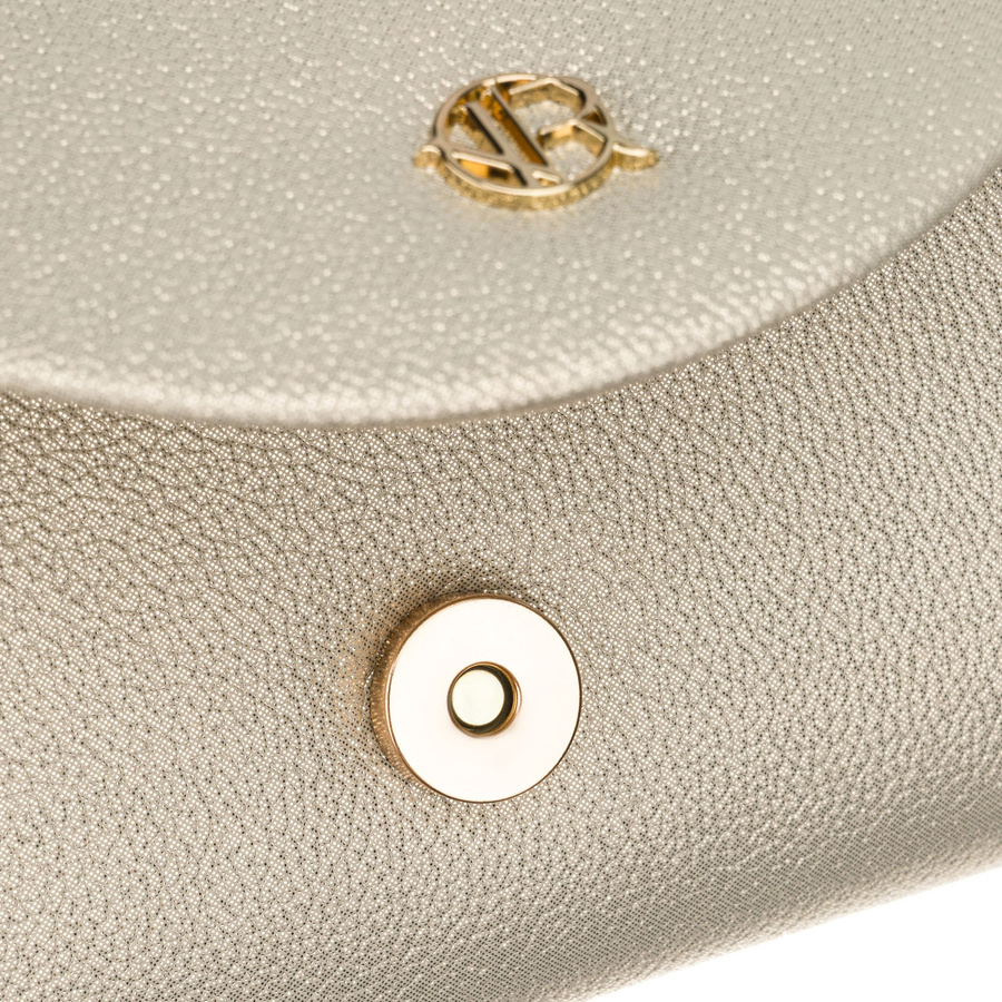 Złota kopertówka damska wykonana ze skóry ekologicznej zapinana klipsem magnetycznym - Rovicky