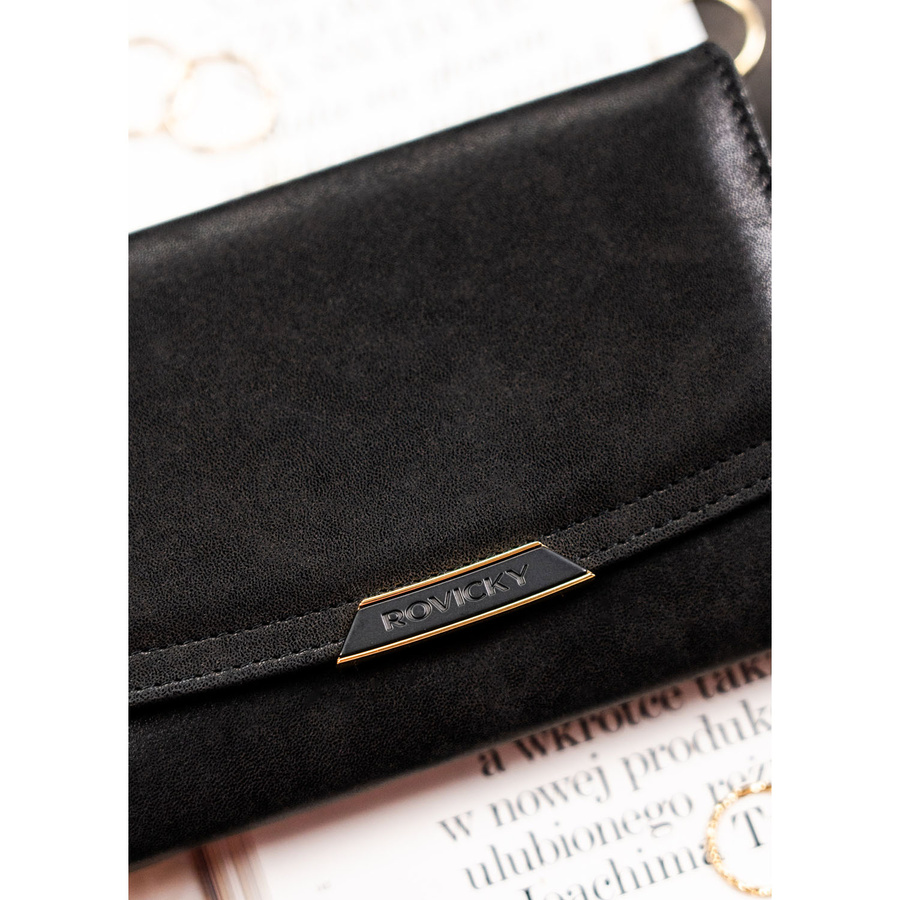 Średni portfel damski ze skóry ekologicznej w czarnym kolorze, model mieszczący dowód rejestracyjny - Rovicky