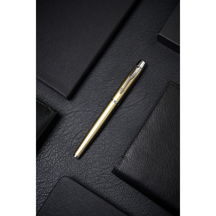 Oliwkowy długopis metalowy z czarnym wkładem - Peterson