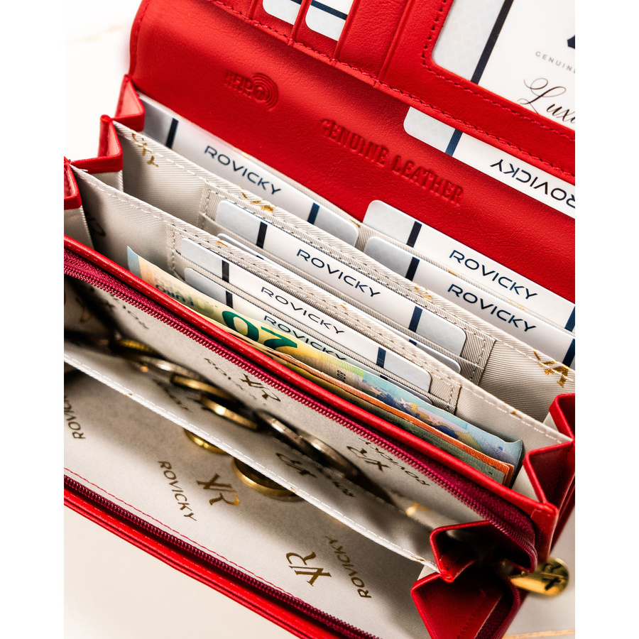 Skórzany, duży portfel damski w czerwonym kolorze zamykany na zatrzask - Rovicky