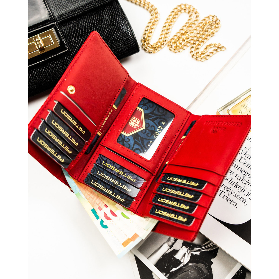 Średni portfel damski ze skóry naturalnej w czerwonym kolorze zamykany na bigiel i zatrzask - Rovicky