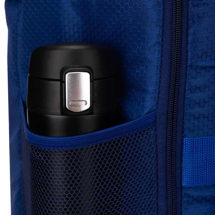 Granatowy plecak z poliestru wyposażony w oddychające szelki - Peterson