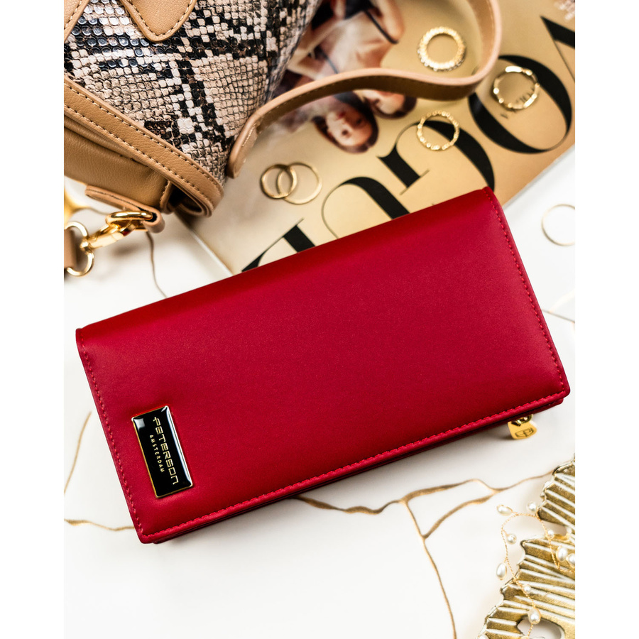 Czerwony portfel damski wykonany ze skóry naturalnej i ekologicznej zamykany na magnes i suwak - Peterson