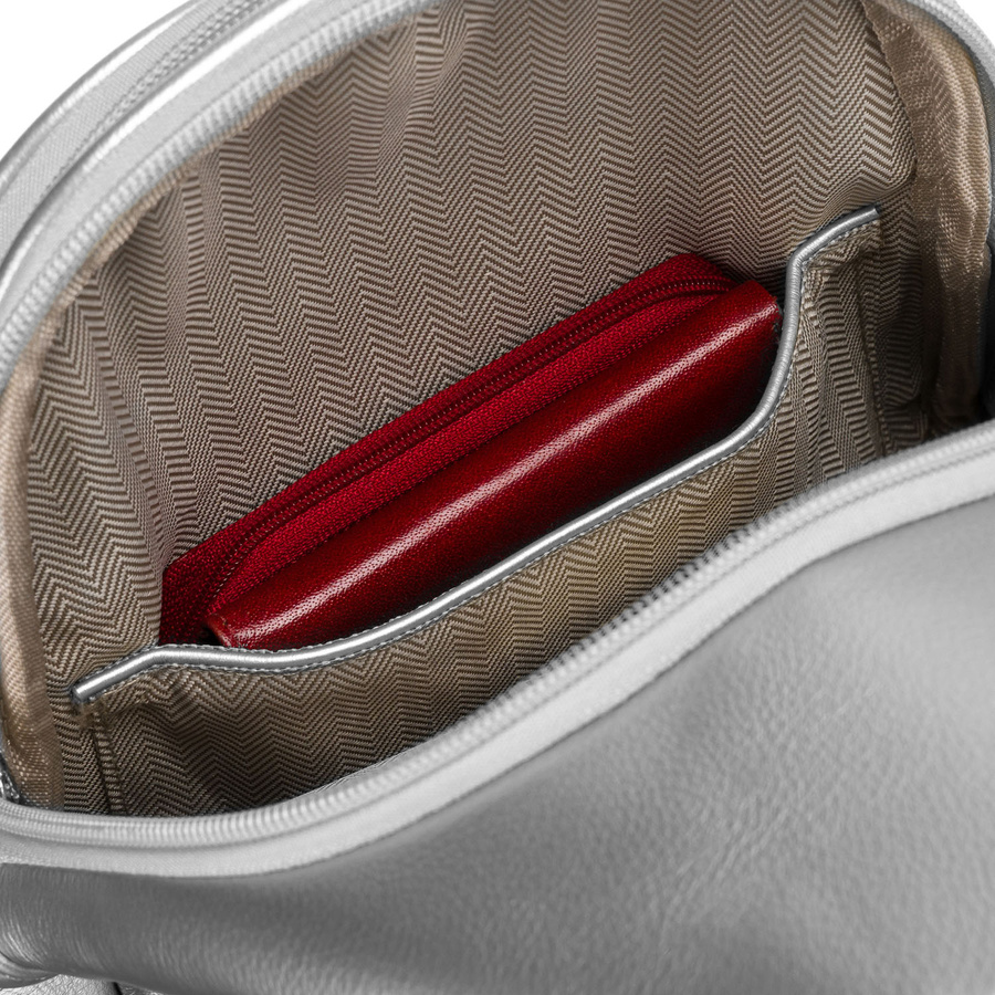 Modna srebrna saszetka damska z eko skóry nerka na ramię crossbody Peterson