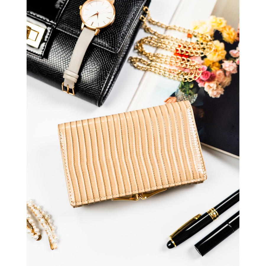 Beżowy portfel damski ze skóry naturalnej i ekologicznej z prążkowaną fakturą - Peterson