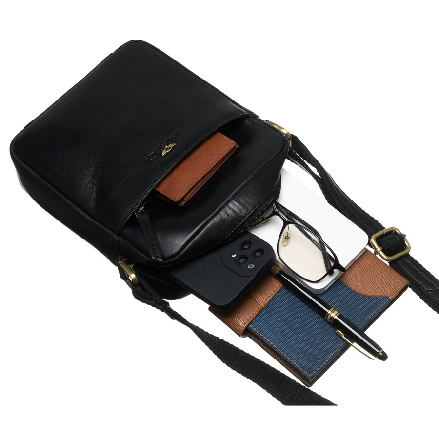 Jednokomorowa listonoszka męska ze skóry naturalnej w czarnym kolorze, zamykana suwakiem - Peterson