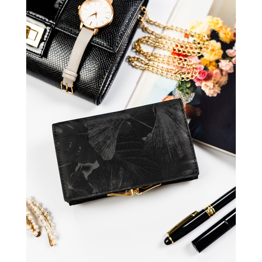 Poziomy, modny portfel damski ze skóry naturalnej i ekologicznej w czarnym kolorze - Peterson