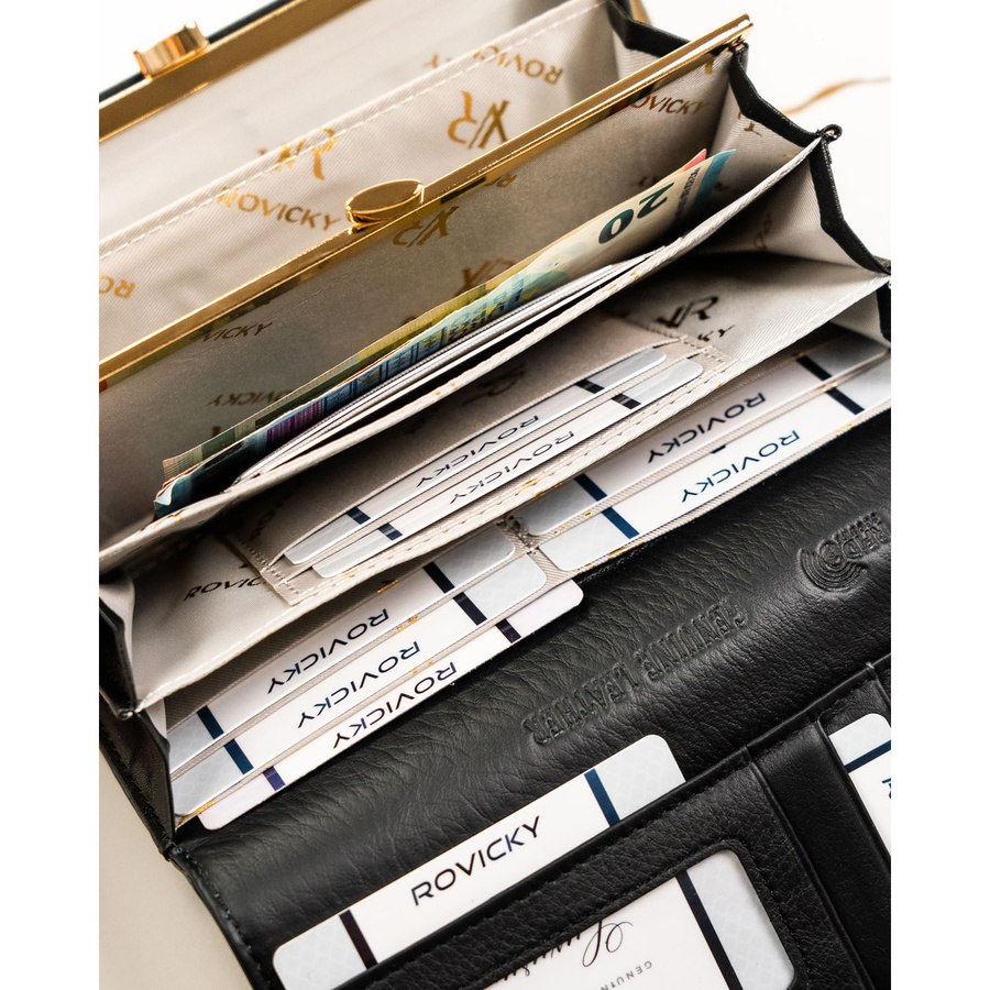 Duży, skórzany portfel damski w czarnym kolorze zamykany na zatrzask - Rovicky