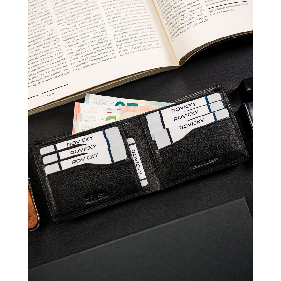 Poziome, czarne etui na karty ze skóry naturalnej zapakowane w eleganckie pudełko - 4U Cavaldi