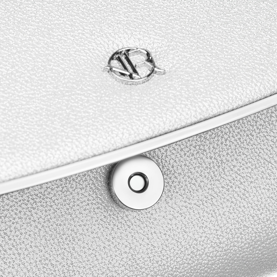 Elegancka kopertówka damska w srebrnym kolorze wykonana ze skóry ekologicznej, zawieszona na łańcuszku - Rovicky