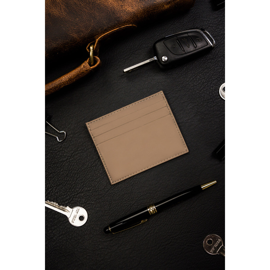 Etui na karty ze skóry naturalnej w ciemno beżowym kolorze