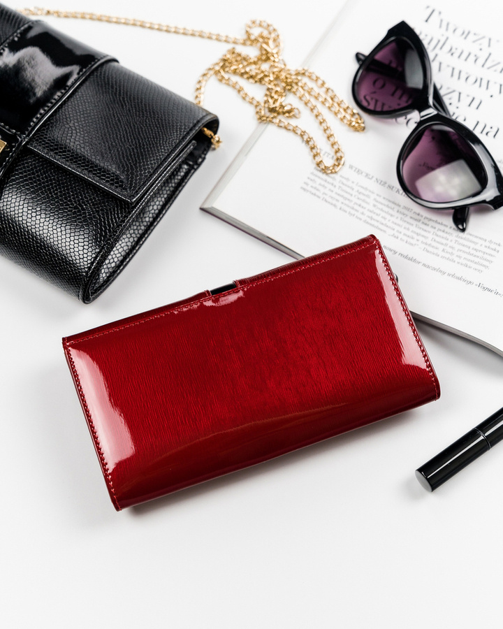 Elegancki czerwony portfel damski z lakierowanej skóry naturalnej - Cavaldi