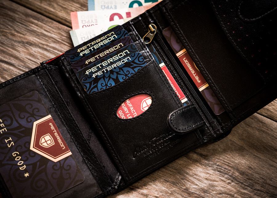 Klasyczny portfel męski z sekcją na karty - Peterson
