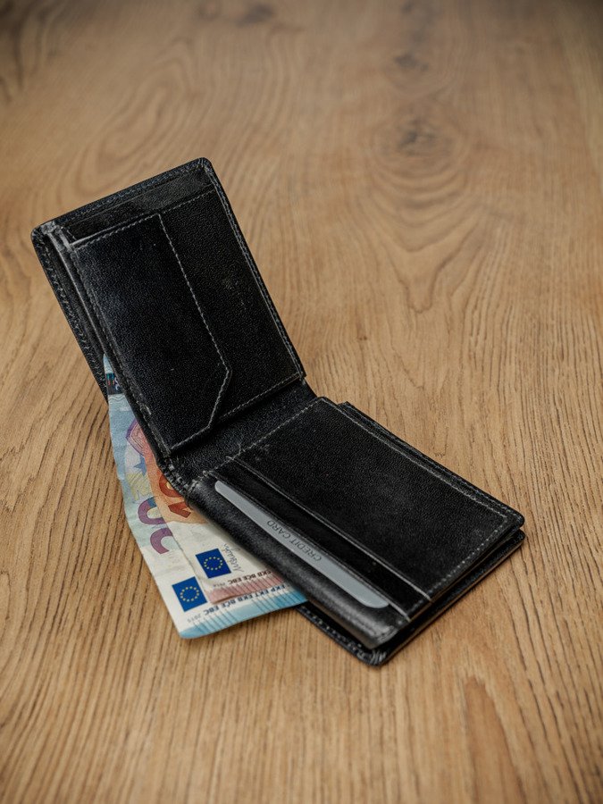 Kompaktowy czarny portfel ze skóry naturalnej wysokiej jakości RFID— Rovicky