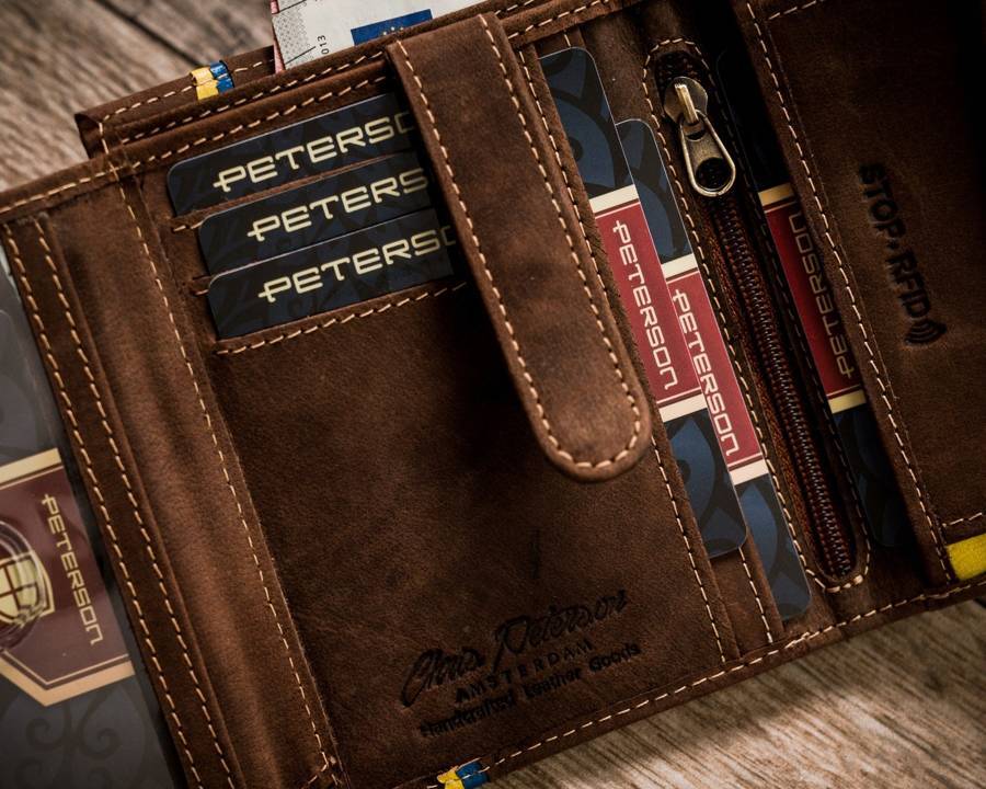 Skórzany portfel męski w orientacji pionowej z systemem RFID — Peterson