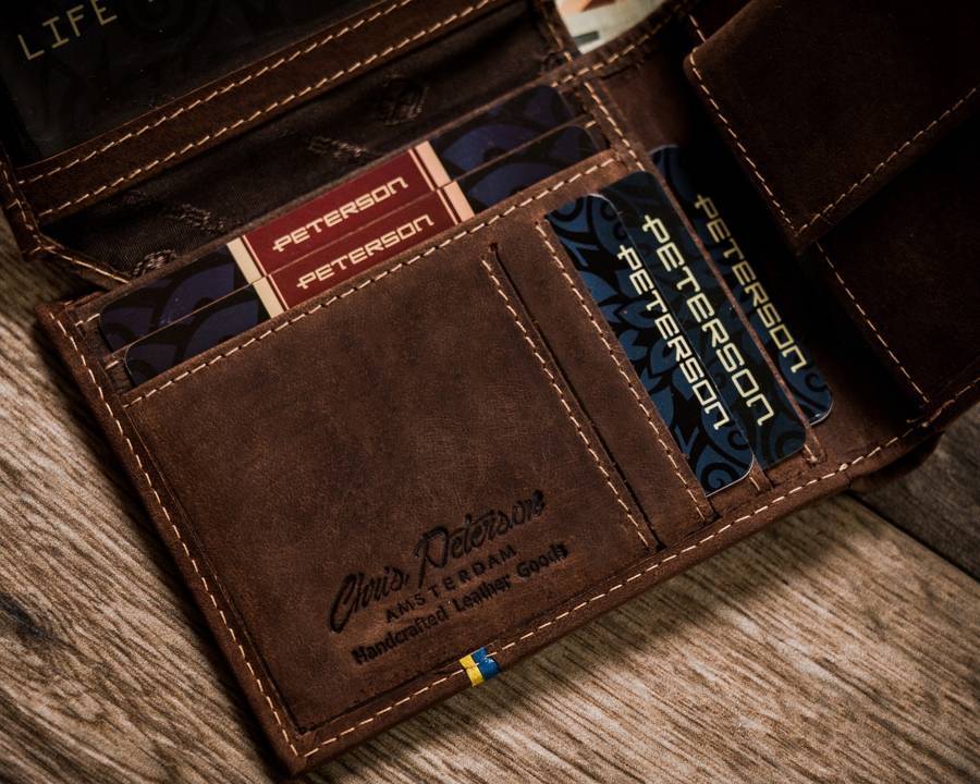 Skórzany portfel męski w orientacji poziomej z systemem RFID — Peterson